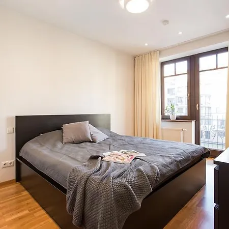 Stylish & Modern Old Town Apartment *