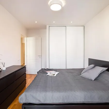 Stylish & Modern Old Town Apartment *