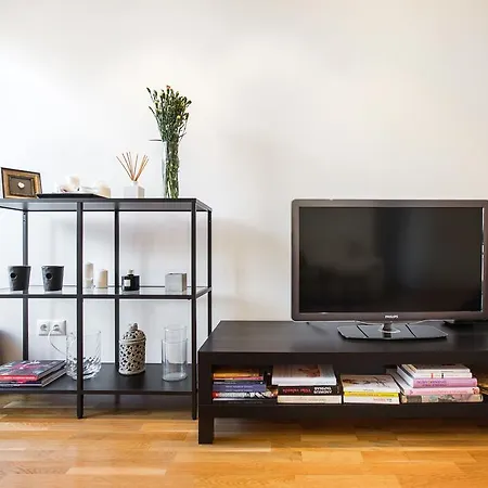Stylish & Modern Old Town Apartment *